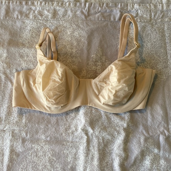 Victoria’s Secret Incredible Unlined Bra - Picture 1 of 3